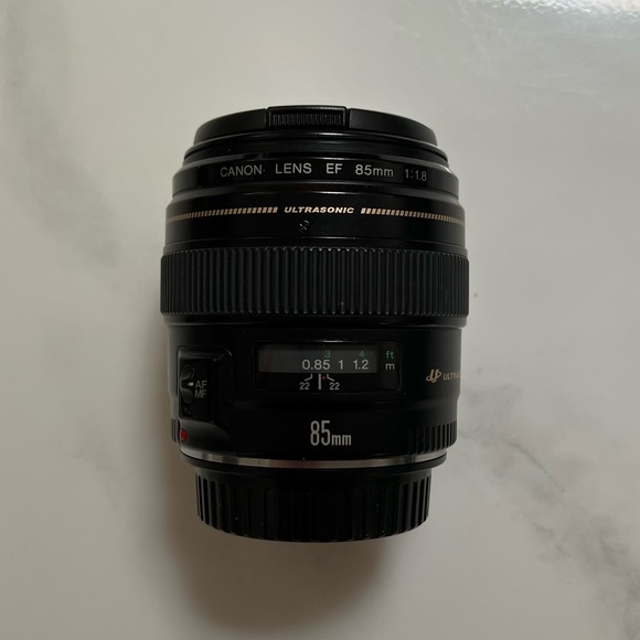 SOLD Canon Lens EF 85mm 1.8
